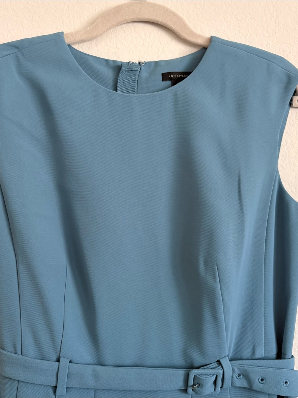 Ann Taylor The Pleated Belted Crewneck Dress in Fluid Crepe- size 4P - Picture 7 of 12